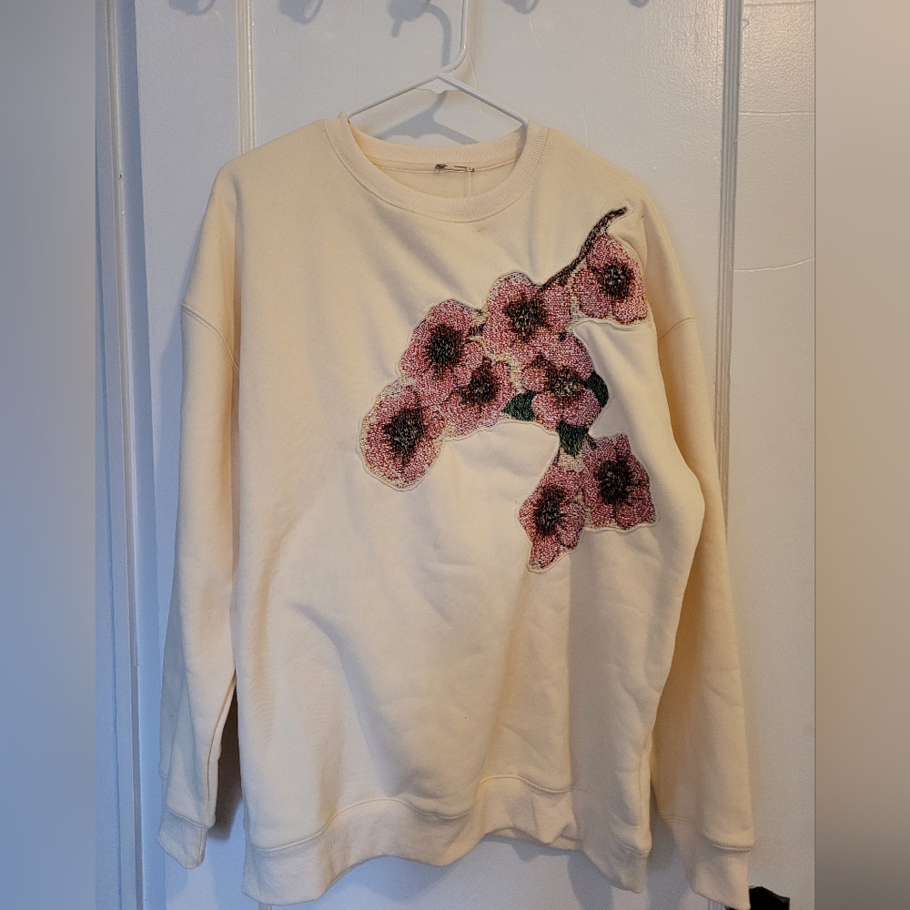 Upcycled Floral Patch Cream Sweatshirt